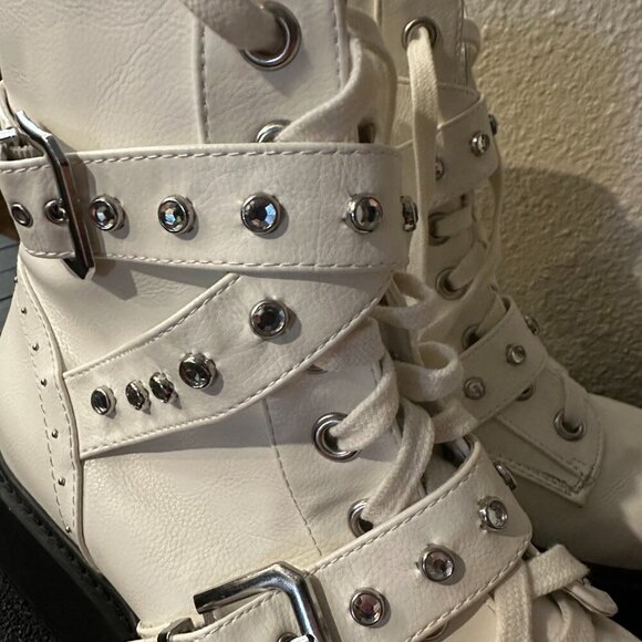 XOXO Gregor Embellished Lug Sole White Combat Boot 8.5M - Picture 12 of 12